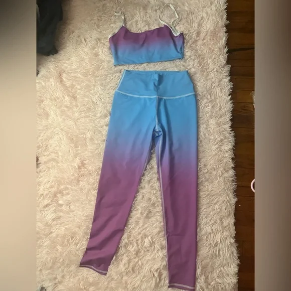 Medium activewear sets bundle - Picture 5 of 7